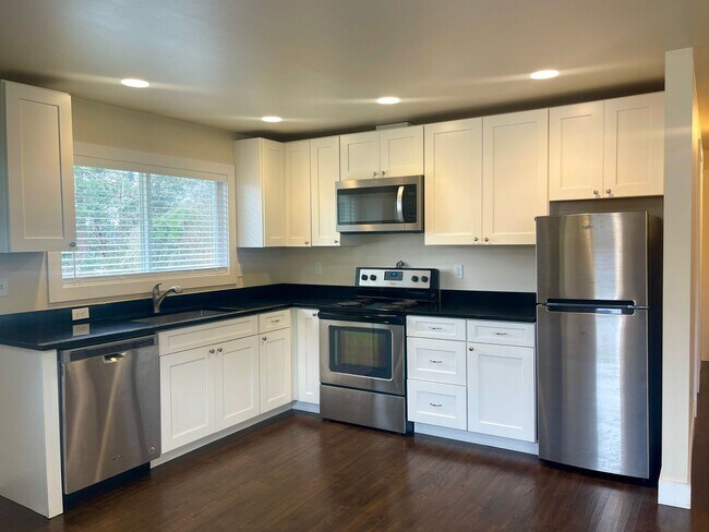 506 Juniper St Bremerton, WA 98310 photo 4