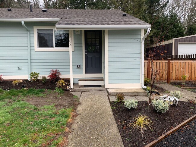 506 Juniper St Bremerton, WA 98310 photo 2