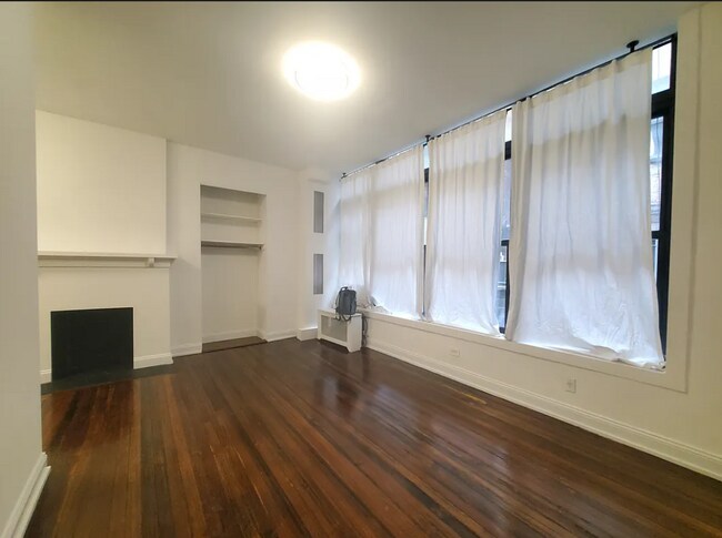 60 W 9th St New York, NY 10011 photo 2