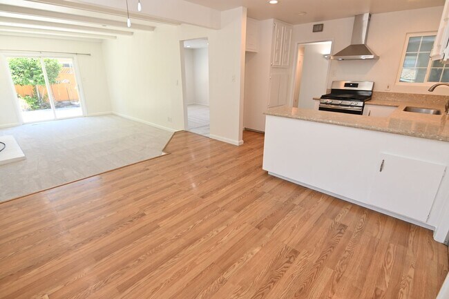 5659 Lathrop Dr San Jose, CA 95123 photo 2