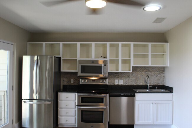 300 Poker Chip Horseshoe Bay, TX 78657 photo 2