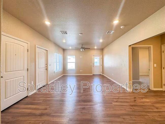 1037 Hibiscus Dr Belton, TX 76513 photo 3