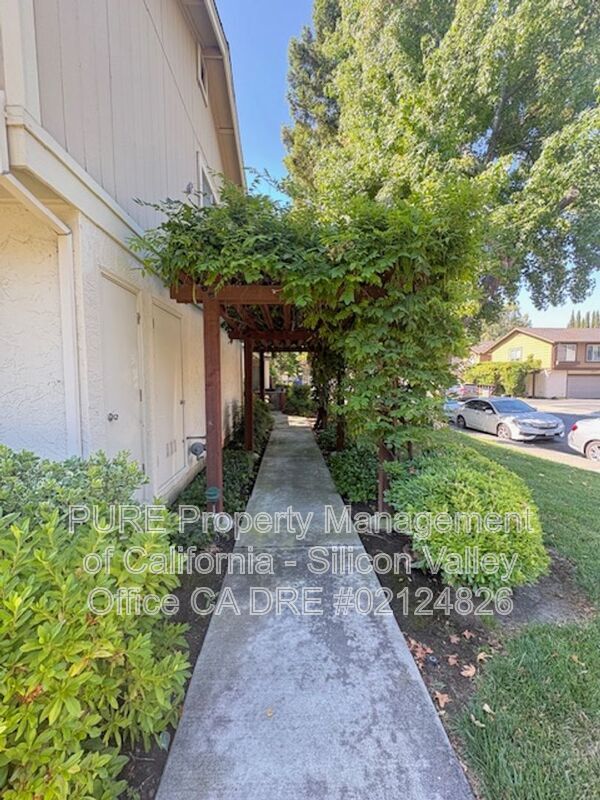 2010 Everdale Drive, San Jose, CA 95148 photo 2
