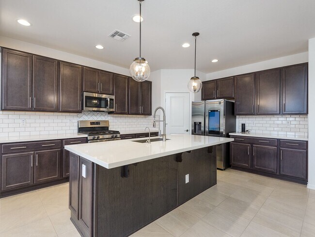 4 Bedroom Single Family Home in Queen Creek photo 4