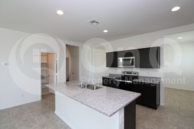 1059 W Falls Canyon Dr Casa Grande, AZ 85122 photo 2