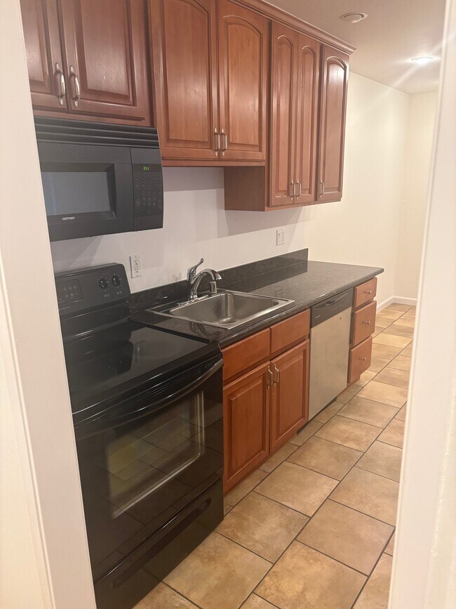 3840 Howe St Oakland, CA 94611 photo 3