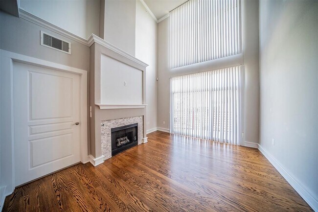 3333 Darcy Street, Fort Worth, TX 76107 photo 2