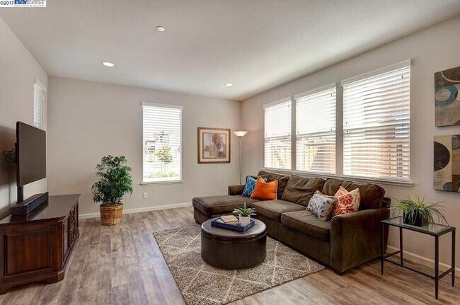 938 Flurry Dr Livermore, CA 94550 photo 3