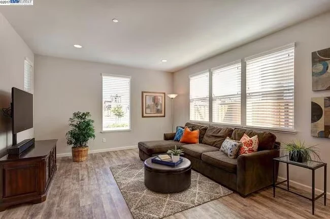 938 Flurry Dr Livermore, CA 94550 photo 3
