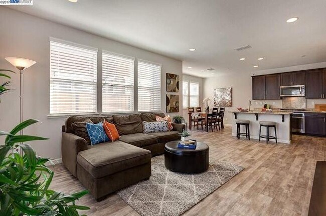 938 Flurry Dr Livermore, CA 94550 photo 2