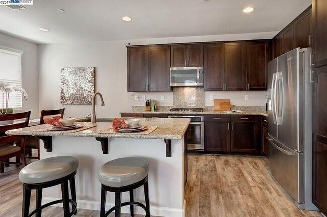 938 Flurry Dr Livermore, CA 94550 photo 5