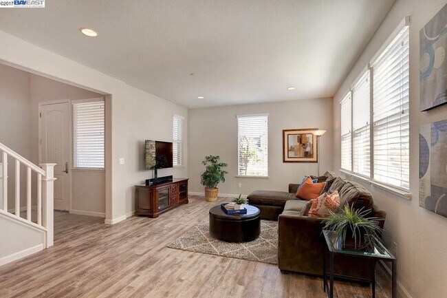 938 Flurry Dr Livermore, CA 94550 photo 4