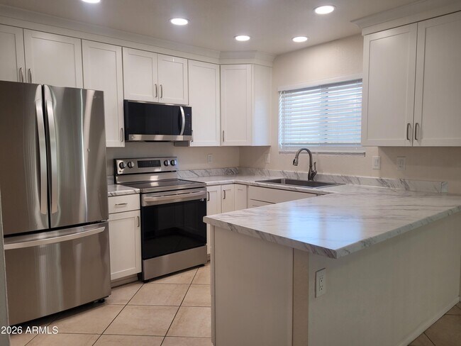 3910 E Shomi St Phoenix, AZ 85044 photo 5