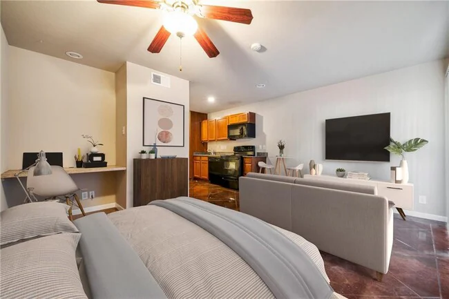301 W 38th St Austin, TX 78705 photo 2
