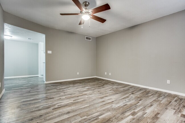 El Dorado Apartments photo 5