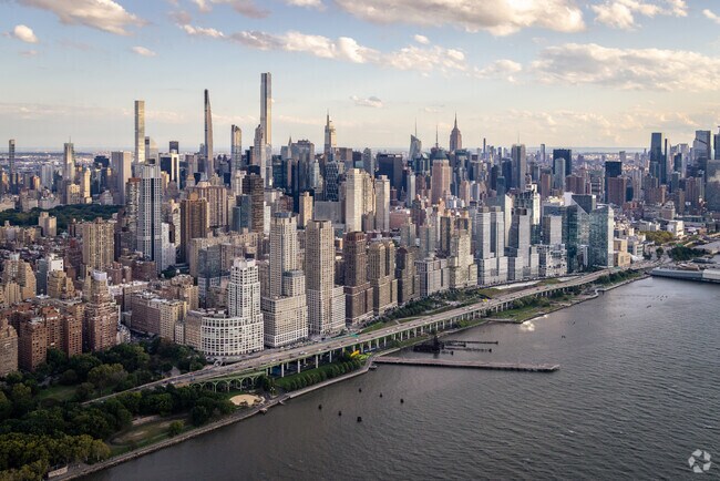 240 Riverside Blvd New York, NY 10069 photo 4