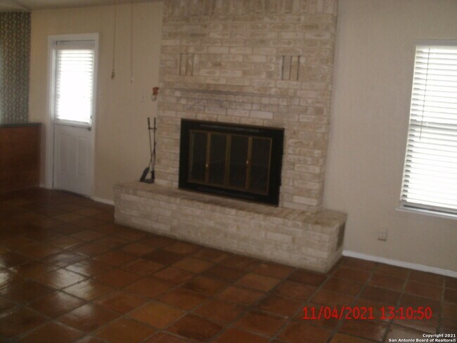 5715 Oolooteka Dr San Antonio, TX 78218 photo 4