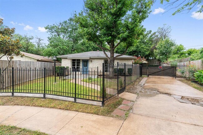2616 &amp; 2618 Audubon Pl photo 2