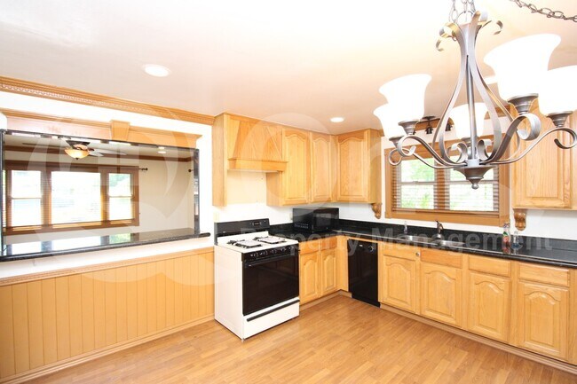 15 E 14th St Tempe, AZ 85281 photo 2