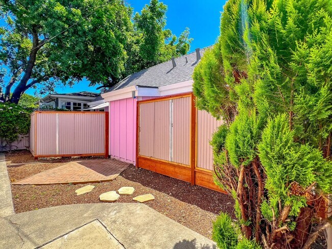 2020-2022 York St Napa, CA 94559 photo 4