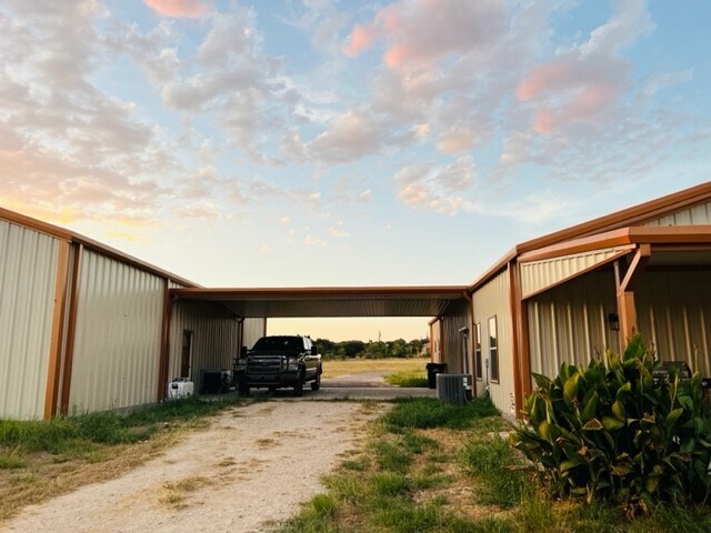 1400 FM970 Florence, TX 76527 photo 4