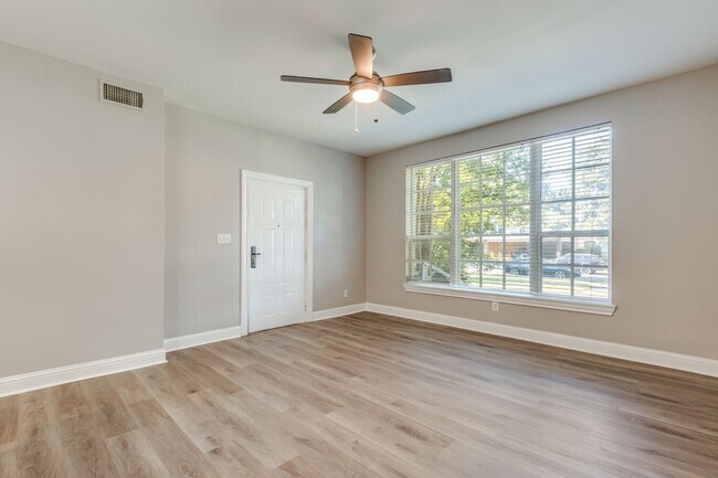 3912 Rawlins St Dallas, TX 75219 photo 2