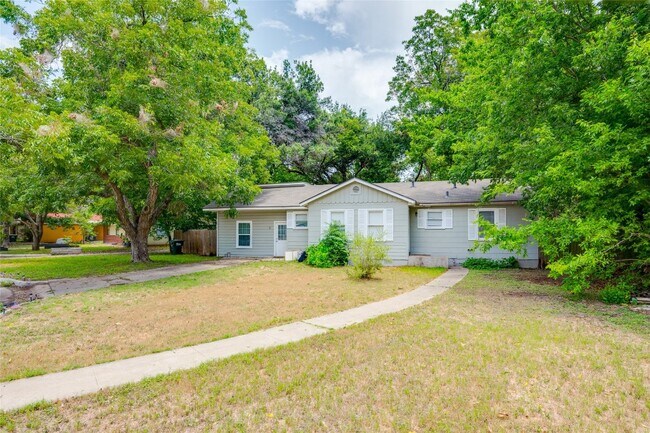 1012 Barbara Dr San Marcos, TX 78666 photo 4