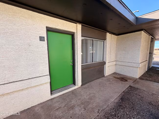 6802 W Glendale Ave Glendale, AZ 85303 photo 2