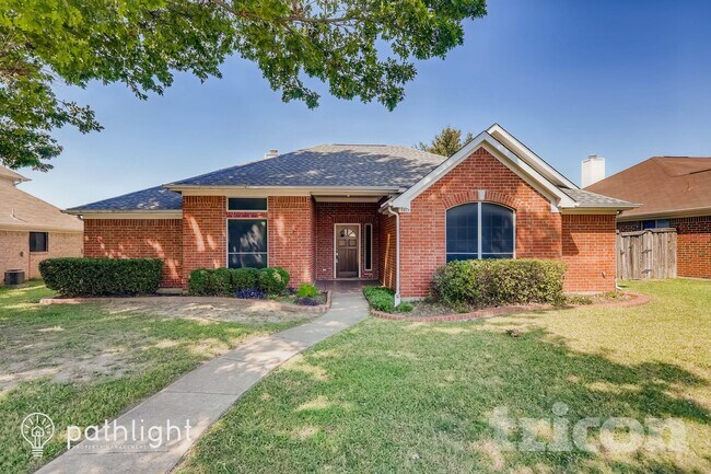 1801 Pecan View Drive, Garland, TX 75040 photo 2