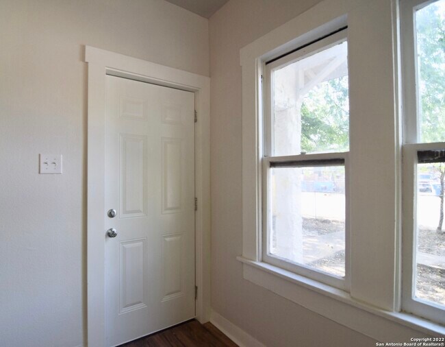 2334 Aransas Ave San Antonio, TX 78220 photo 3