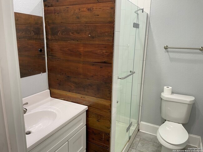 208 Logan St San Antonio, TX 78202 photo 3