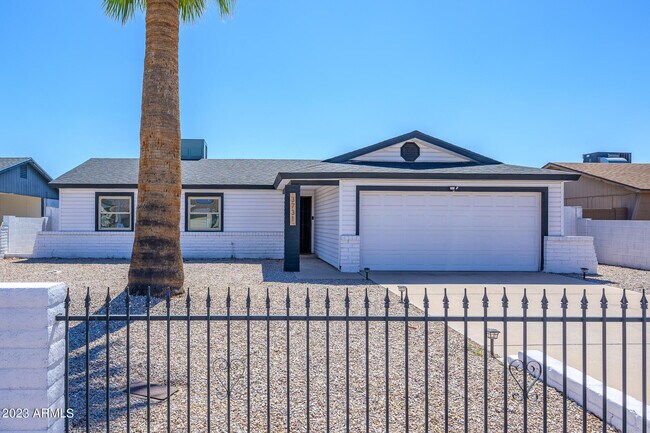 3731 E Janice Wy Phoenix, AZ 85032 photo 3