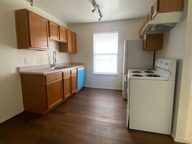 5902 Greengate Dr Killeen, TX 76543 photo 2