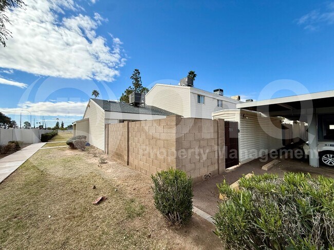 753 E Woodman Dr Tempe, AZ 85283 photo 3