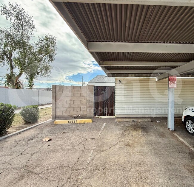 753 E Woodman Dr Tempe, AZ 85283 photo 4