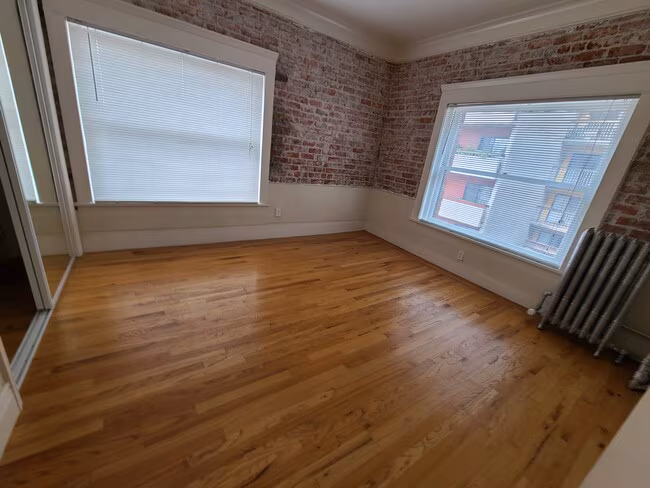 Raymond Apartments photo 3