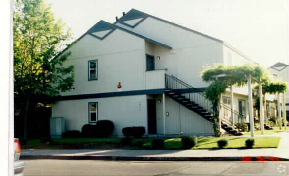Alta Vista Ave Custom Home Available August 1!! photo 2