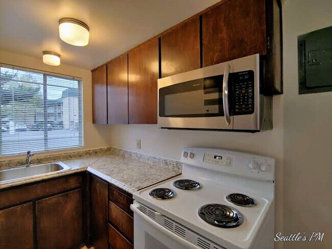 2 SW 119th St Seattle, WA 98146 photo 3