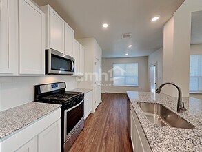 2710 Lillybrook Ln New Braunfels, TX 78130 photo 3