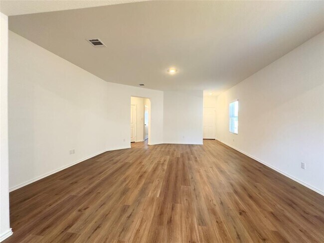 106 Maravillas Bnd Bastrop, TX 78602 photo 3