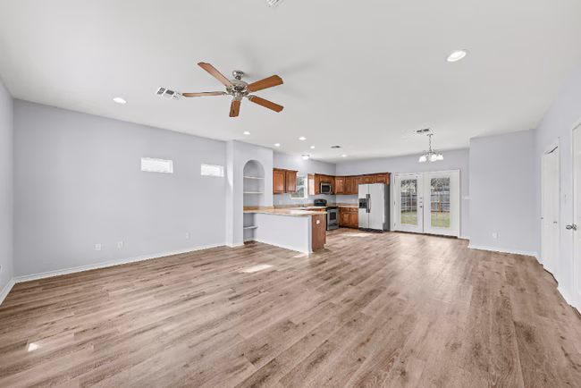 1124 N Penelope St Belton, TX 76513 photo 5