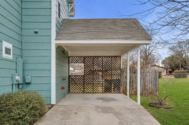1124 N Penelope St Belton, TX 76513 photo 4