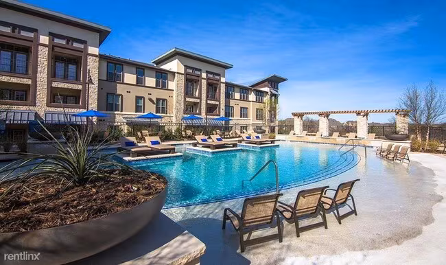 1301 Bray Central Dr Allen, TX 75013 photo 5