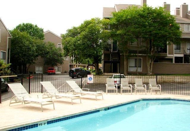 4400 Bluemel Rd San Antonio, TX 78240 photo 2