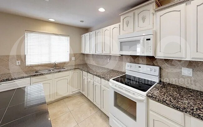 823 W Iris Dr Gilbert, AZ 85233 photo 4