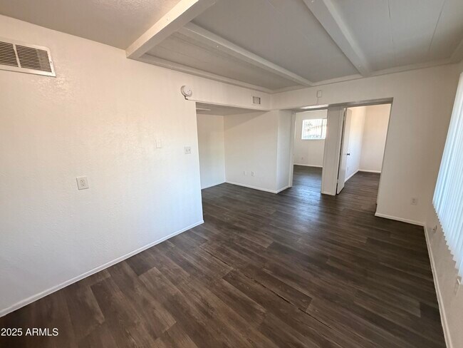 6802 W Glendale Ave Glendale, AZ 85303 photo 3
