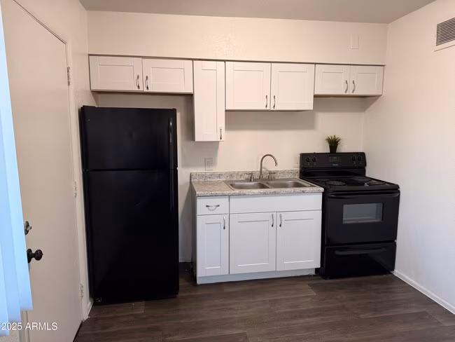 6802 W Glendale Ave Glendale, AZ 85303 photo 5