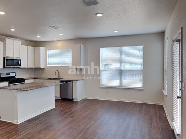 180 Pebble Creek Run New Braunfels, TX 78130 photo 3