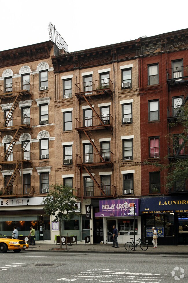 796 Ninth Ave New York, NY 10019 photo 4