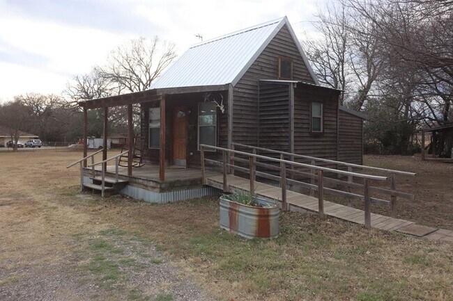 1800 Newport Rd Weatherford, TX 76020 photo 2